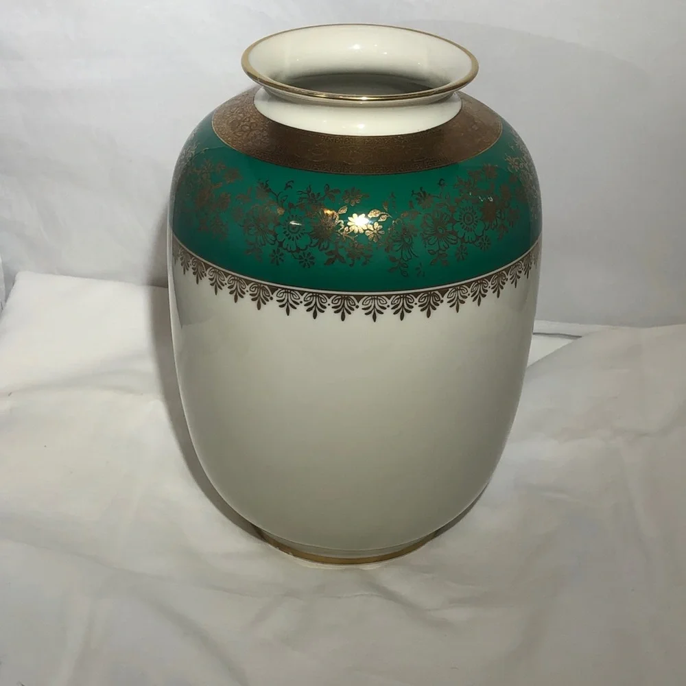 VINTAGE ESCHEBACH OF GERMANY 1945 WHITE, GREEN & GOLD PORCELAIN VASE